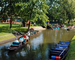 Kahnfahrten vom Bootshaus am Leineweber
